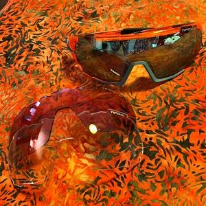 Tifosi sunglasses with 2 extra lenses and case